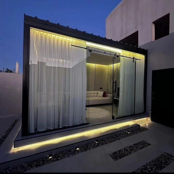 تصميم وتنفيذ المجالس الزجاجية