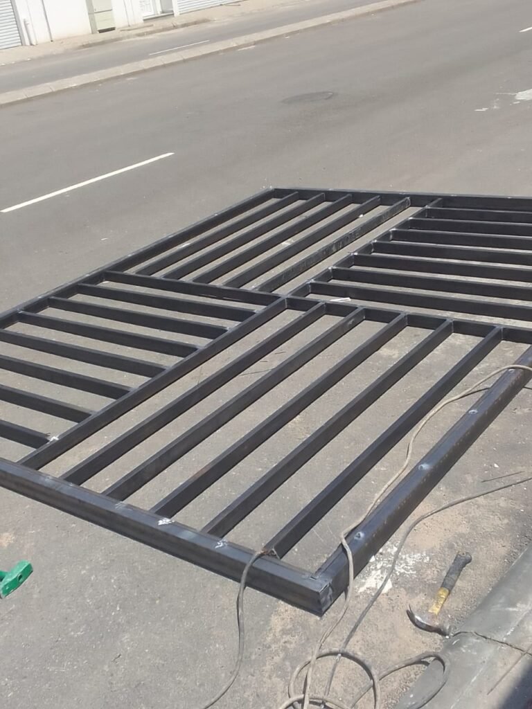 مظلات وجلسات خارجية (40)